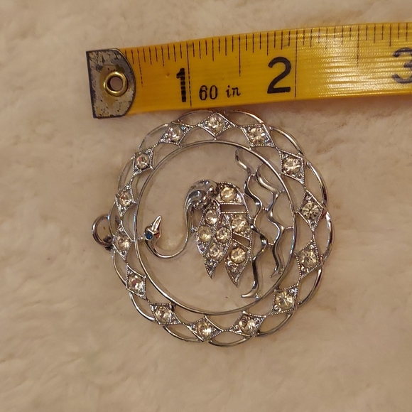 Swan Sparkling Pendant - Picture 6 of 7